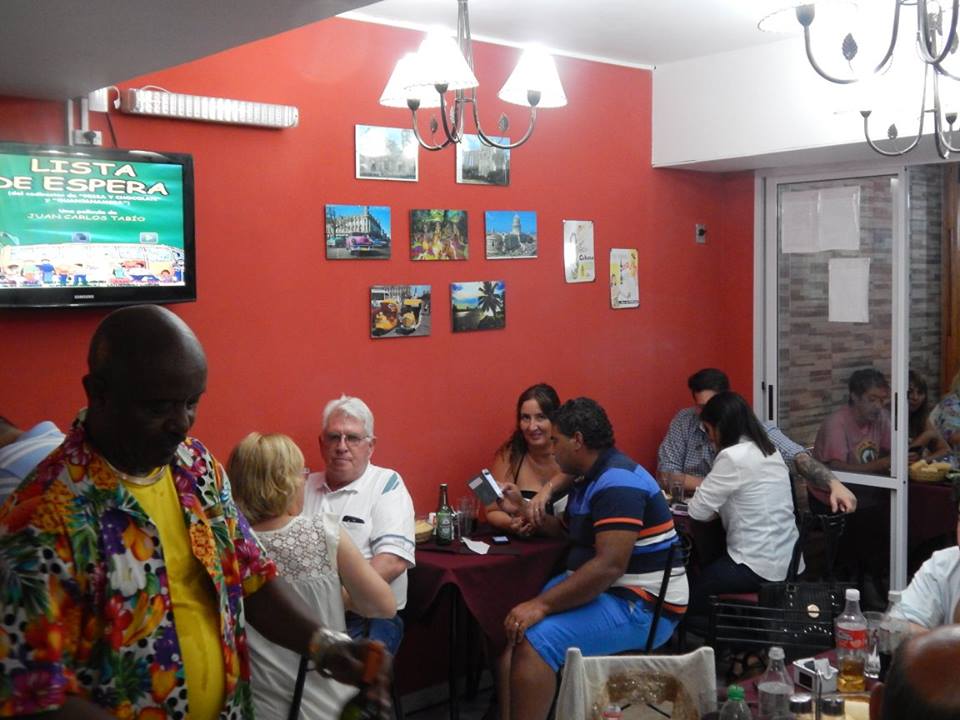 Así arrancaron los shows musicales en el nuevo Restaurante La Cubana de Villa Bosch
